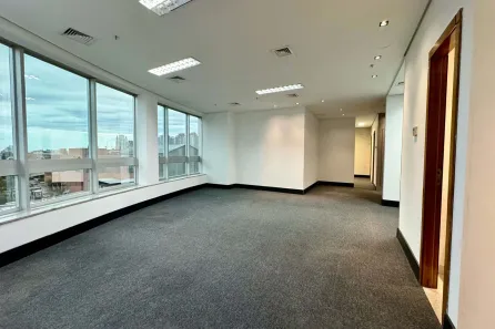 Sala Comercial para alugar, 129m² no Chácara das Pedras, Porto Alegre