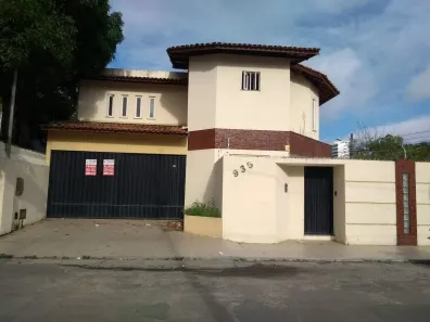 Prédio Comercial com 5 Quartos à venda, 390m² no Treze de Julho, Aracaju