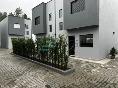 Casa de Condomínio com 2 Quartos à venda, 100m² no Balneário Copacabana, Caraguatatuba
