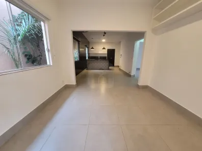 Casa com 2 Quartos para alugar, 138m² no Tabajaras, Uberlândia