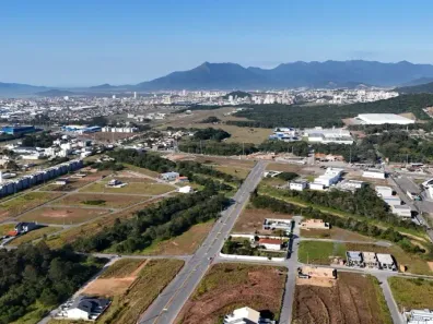 Lote/Terreno à venda, 1214m² no Barreiros, São José