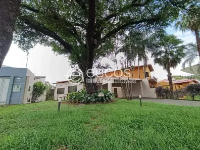 Casa com 4 Quartos para alugar, 209m² no Jardim Karaíba, Uberlândia