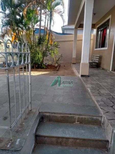 Casa com 3 quartos — Santa Mônica, Belo Horizonte