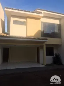 Sobrado com 2 Quartos à venda, 138m² no Country, Cascavel