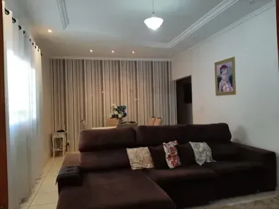Casa com 3 Quartos à venda, 200m² no Recanto Barravento, Goiânia