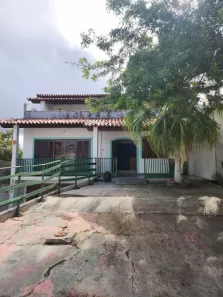 Casa com 7 Quartos para alugar, 300m² no Itapuã, Salvador