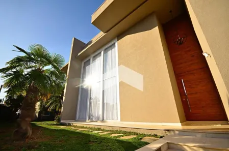 Casa com 4 Quartos para alugar, 591m² no Butiatuvinha, Curitiba