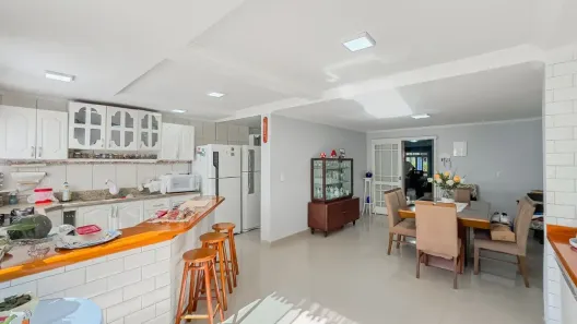 Sobrado com 3 Quartos à venda, 233m² no Jardim Itu, Porto Alegre