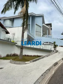 Casa de Condomínio com 3 Quartos à venda, 420m² no Jardim Imperial, Arujá