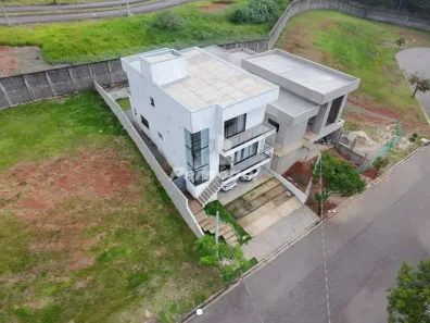 Sobrado com 3 Quartos para alugar, 215m² no Morada dos Nobres, Taubaté