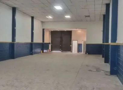 Galpão/Depósito/Armazém para venda ou aluguel, 450m² no Ayrosa, Osasco