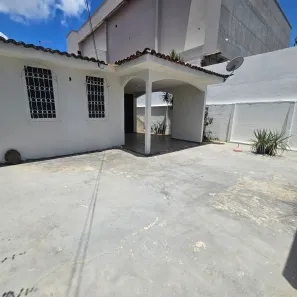 Casa com 3 Quartos para alugar, 200m² no Lagoa Nova, Natal