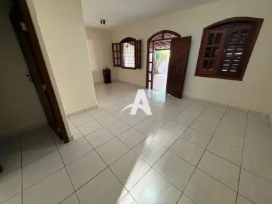 Casa com 3 Quartos para alugar, 150m² no Presidente Roosevelt, Uberlândia