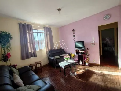 Casa com 5 Quartos à venda, 129m² no Santanense, Itaúna