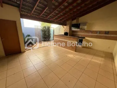 Casa com 3 Quartos para alugar, 160m² no Jardim Europa, Uberlândia
