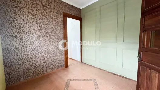 Prédio Comercial para alugar, 70m² no Saraiva, Uberlândia
