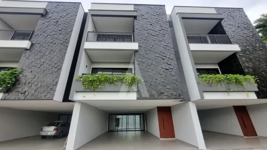 Casa de Condomínio com 3 Quartos à venda, 318m² no Glória, Joinville