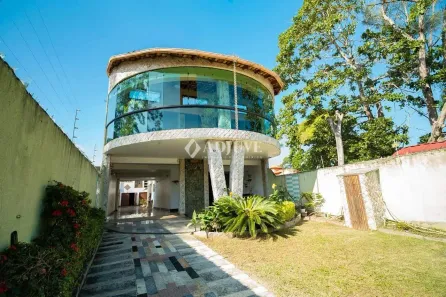 Sobrado com 4 Quartos para alugar, 214m² no Centro, Rio das Ostras