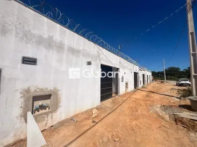 Casa com 2 Quartos à venda, 55m² no Novo Delfino, Montes Claros