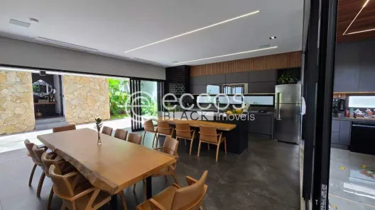 Casa de Condomínio com 5 Quartos à venda, 360m² no Jardim Sul, Uberlândia