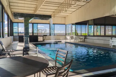 Fazenda/Sítio com 8 Quartos à venda, 1100m² no Jardim Sul, Uberlândia