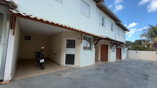 Casa com 3 Quartos para alugar, 45m² no Santa Mônica, Belo Horizonte