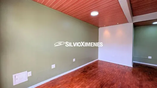 Casa com 2 Quartos para alugar, 100m² no Santo Antônio, Belo Horizonte