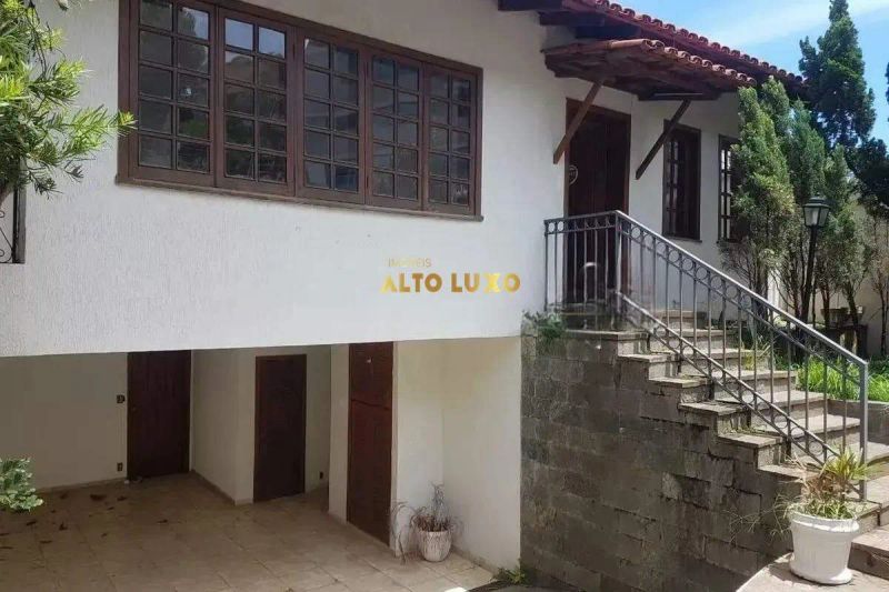 Casa com 4 quartos — Santa Lúcia, Belo Horizonte
