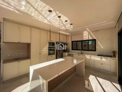 Casa de Condomínio com 4 Quartos à venda, 243m² no Moinho Velho, Embu das Artes