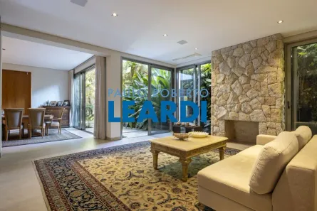 Sobrado com 4 Quartos para alugar, 568m² no Jardim Paulista, São Paulo