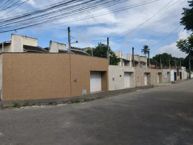 Casa com 4 Quartos para alugar, 198m² no Lagoa Redonda, Fortaleza