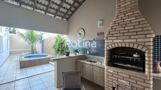 Casa com 4 Quartos à venda, 225m² no Jardim Karaíba, Uberlândia