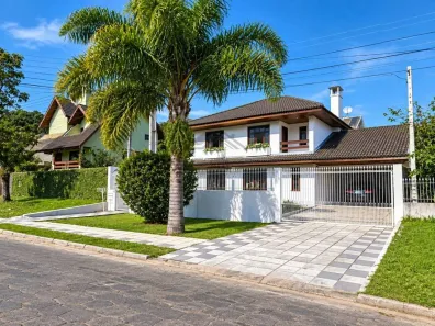 Sobrado com 3 Quartos à venda, 240m² no Uberaba, Curitiba