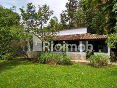 Fazenda/Sítio com 2 Quartos à venda, 230m² no Mantiquira, Duque de Caxias