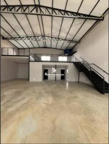 Galpão/Depósito/Armazém para alugar, 360m² no Novo Mundo, Uberlândia