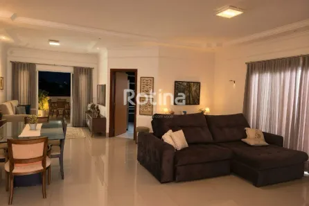 Casa com 3 Quartos à venda, 240m² no Jardim Karaíba, Uberlândia