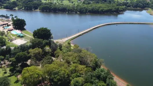 Casa de Condomínio com 6 Quartos à venda, 300m² no Condomínio Águas da Serra, Hidrolândia