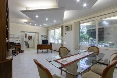 Casa com 3 Quartos à venda, 226m² no Três Figueiras, Porto Alegre