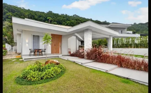 Casa com 3 Quartos à venda, 250m² no Ariribá, Balneário Camboriú