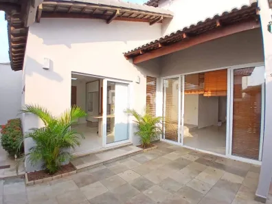 Casa com 4 Quartos para alugar, 320m² no Tabajaras, Uberlândia