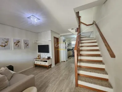 Sobrado com 2 Quartos à venda, 67m² no Espinheiros, Joinville