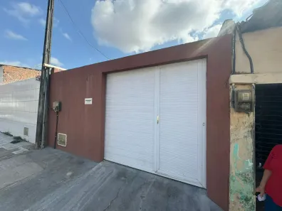 Casa com 2 Quartos para alugar, 82m² no Serrinha, Fortaleza