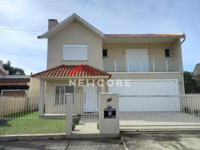 Sobrado com 3 Quartos à venda, 220m² no Laranjal, Pelotas