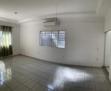 Casa com 3 Quartos para alugar, 432m² no Cidade Jardim, Uberlândia