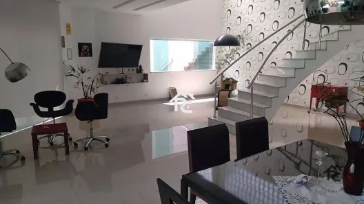 Casa de Condomínio com 6 Quartos à venda, 540m² no Charitas, Niterói