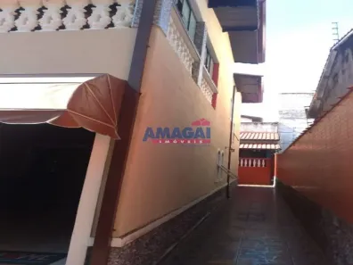 Sobrado com 3 Quartos à venda, 233m² no Jardim Terras de São João, Jacareí