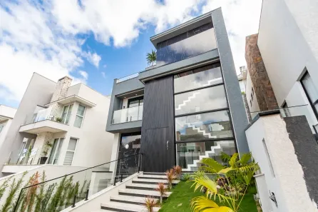 Casa de Condomínio com 3 Quartos à venda, 325m² no Santa Quitéria, Curitiba