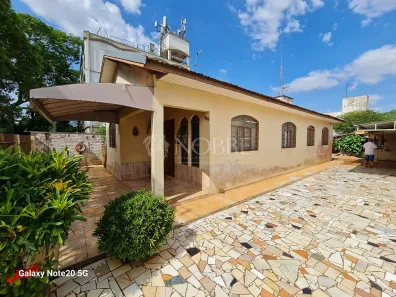 Casa com 6 Quartos à venda, 230m² no Jardim Alvorada, Maringá