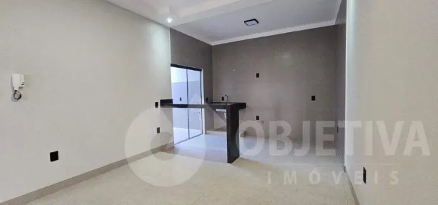 Casa com 3 Quartos para alugar, 75m² no Santa Rosa, Uberlândia