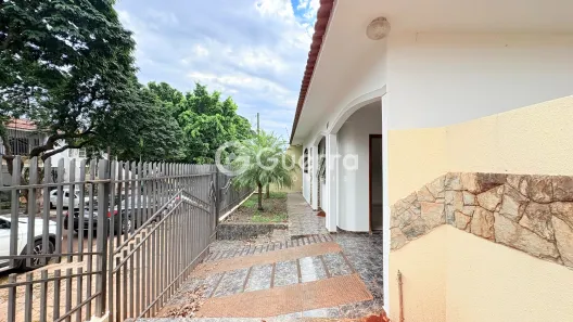 Casa com 3 Quartos para alugar, 126m² no Jardim Guaporé, Maringá